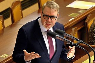 Juchelkův návrh na zveřejňování nástupní mzdy sklidil kritiku. Úřady chtějí víc - Novinky